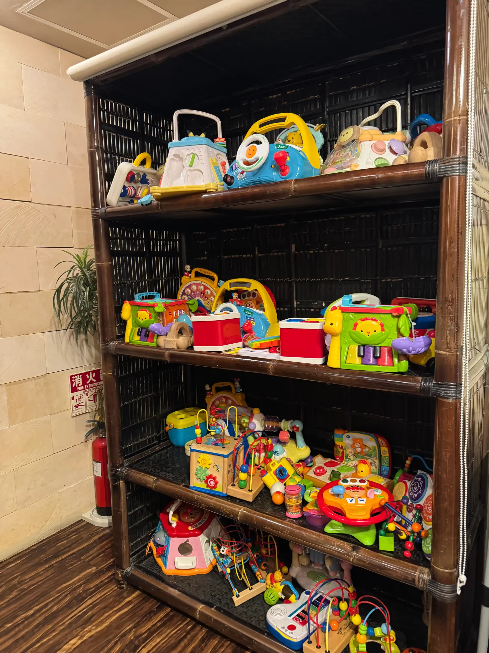 Étagères jouets bébé en libre-service Beruberu Park