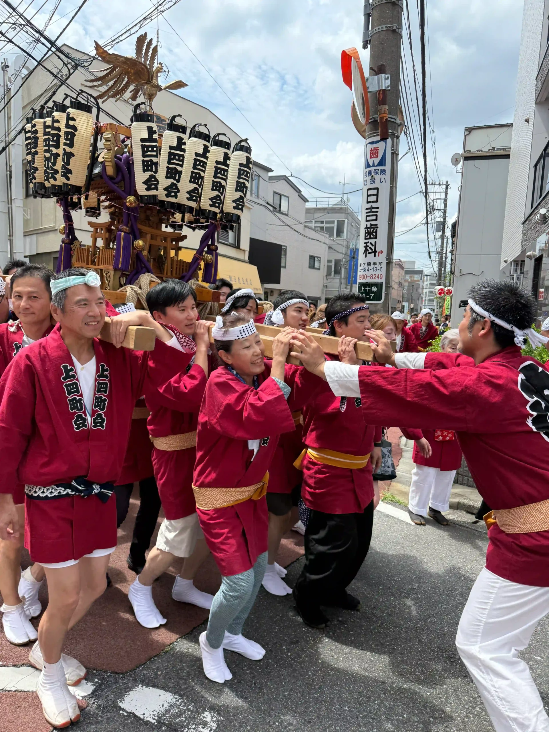 Char dashi tiré par les habitants du quartier lors d'un matsuri à Tokyo