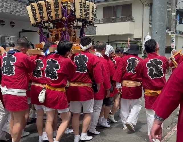 Les matsuri au Japon : guide complet pour vivre les fêtes de quartier en famille
