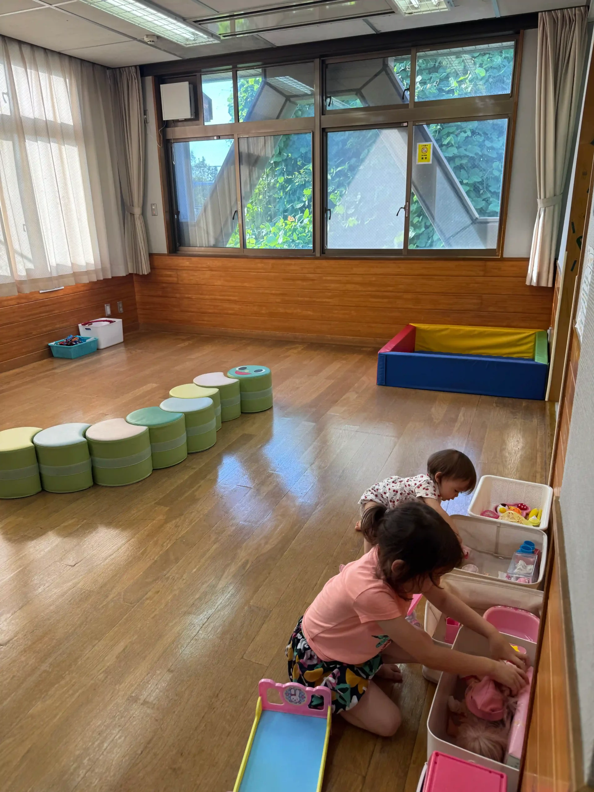 Autre vue de l'espace tatami et jeux d'une 児童館