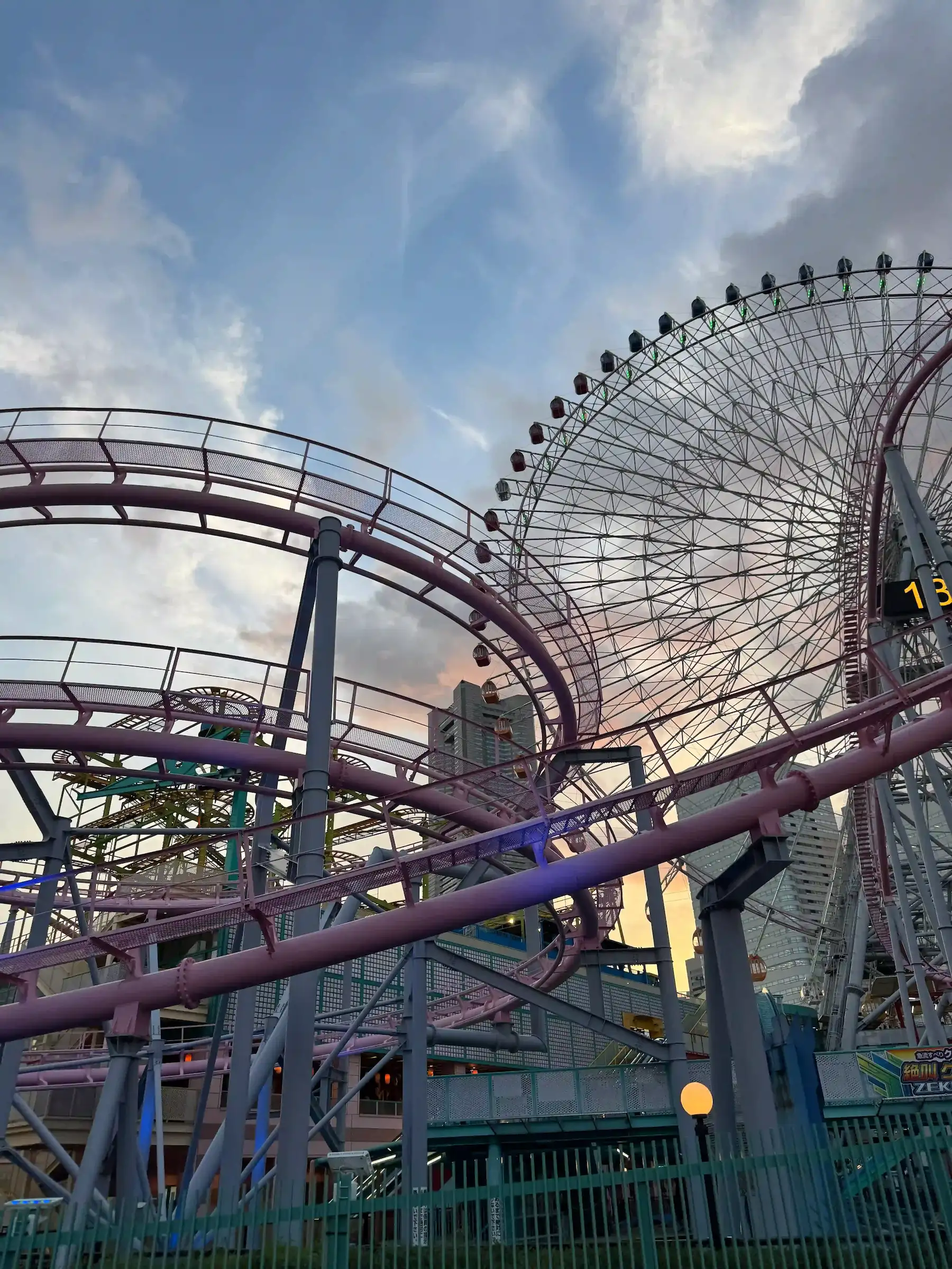 Grands roller coasters à sensations fortes de Yokohama Cosmo World pour adultes