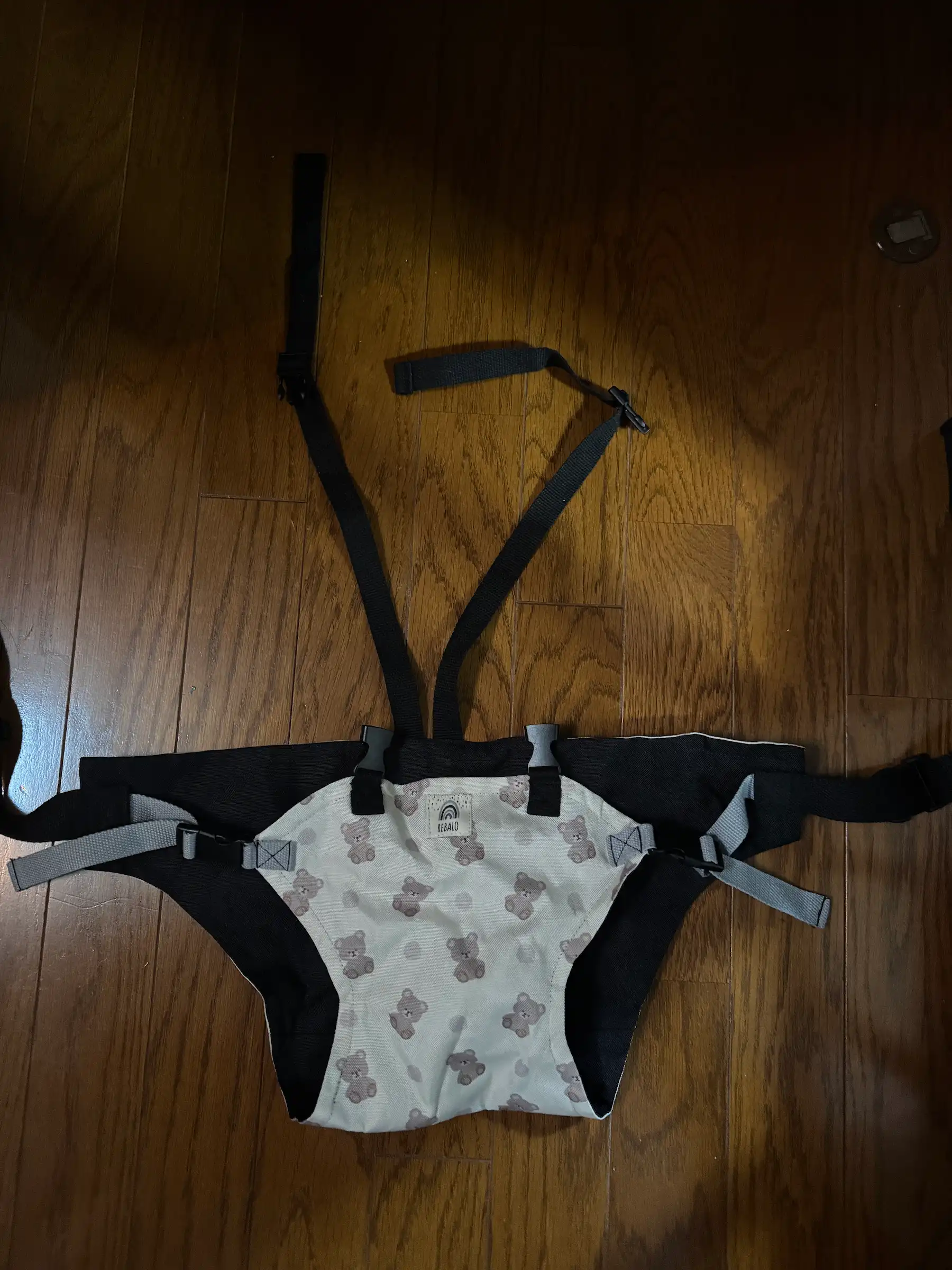Harnais de chaise portatif Kebalo à motif oursons, sangles réglables pour fixer bébé sur une chaise classique de restaurant