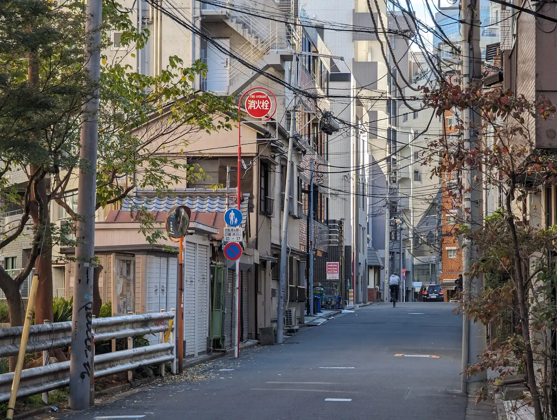 Ruelle résidentielle calme du quartier Ebisu à Tokyo