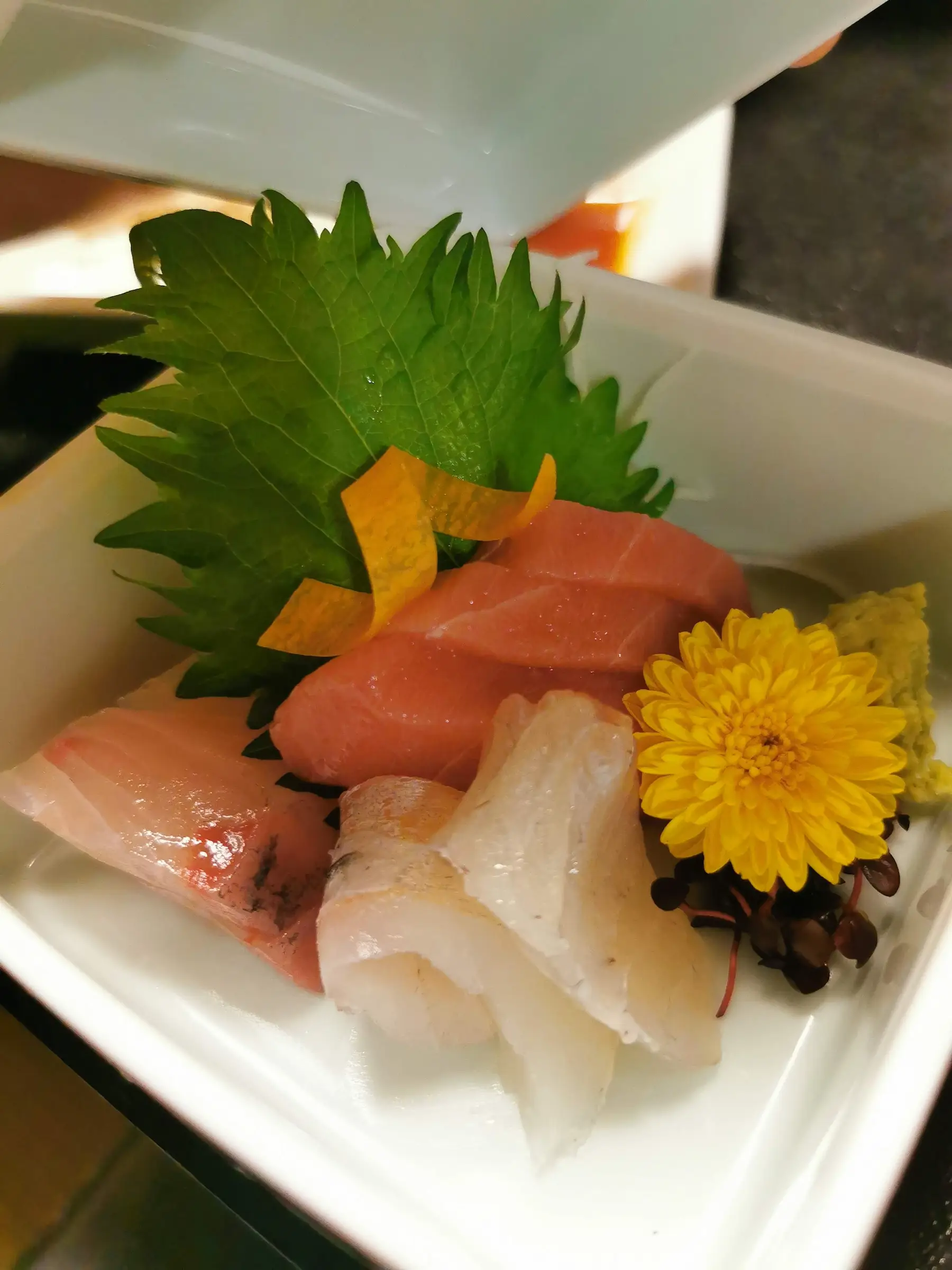 Sashimi de poisson frais au Saikatei Jidaiya