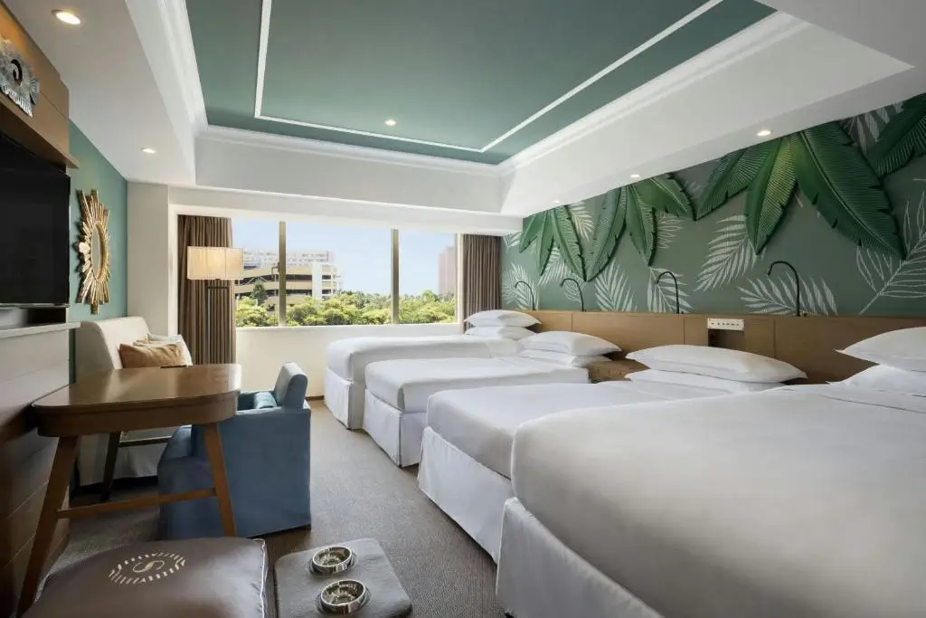 Chambre familiale à quatre lits du Sheraton Grande Tokyo Bay, hôtel pour familles près de Tokyo Disney