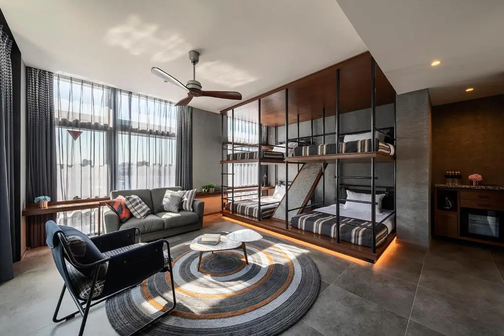 Loft Room du Lively Tokyo Azabujuban avec lits superposés et salon, chambre familiale à Tokyo